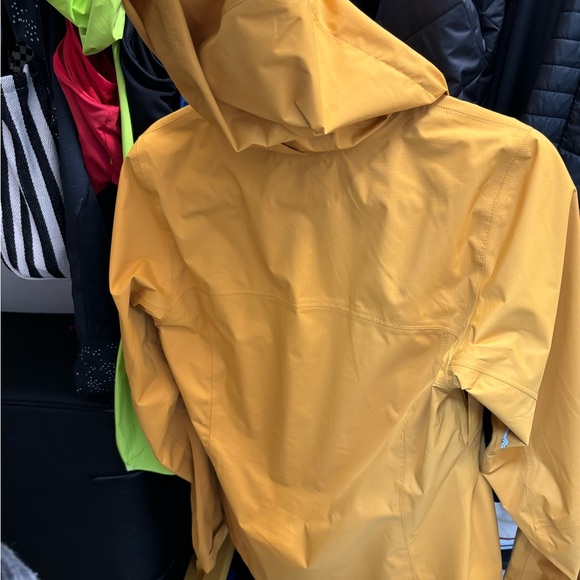 REI Rain-jacket, yellow XS - Picture 3 of 6